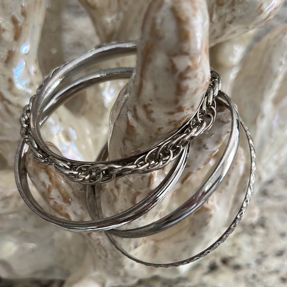 Set Of 4 Silver Tone Bangle Bracelets - Picture 3 of 3